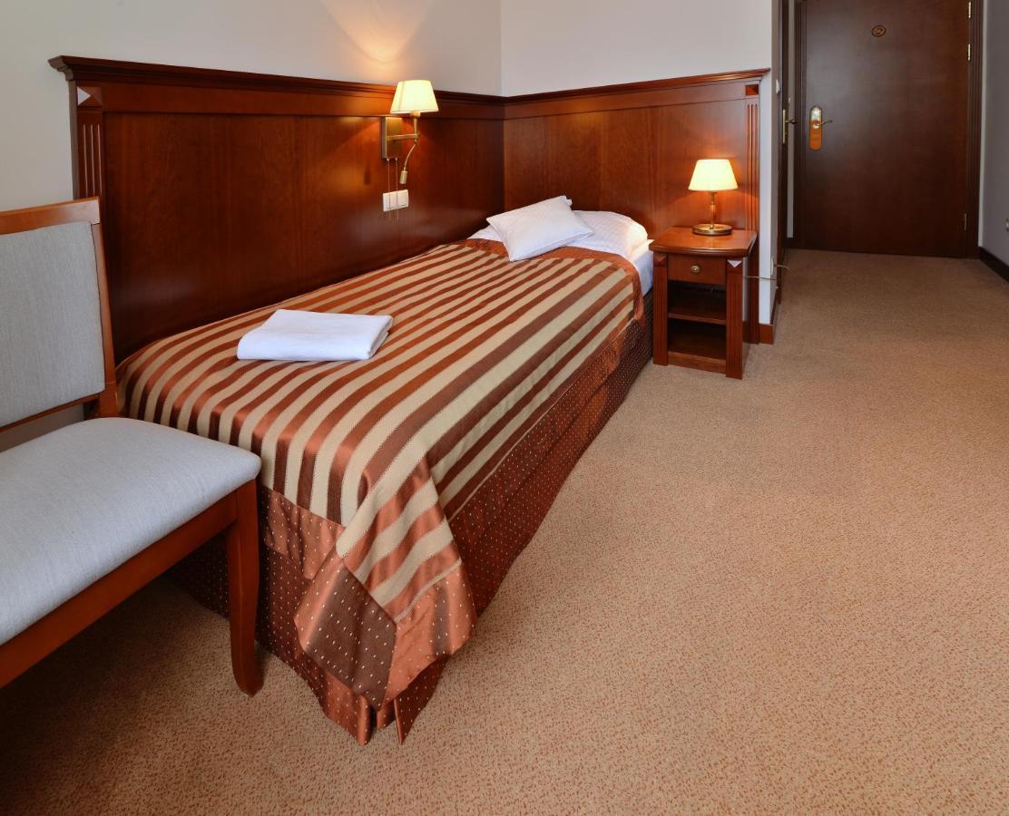 Hotel Ulubiony 코스트신 외부 사진