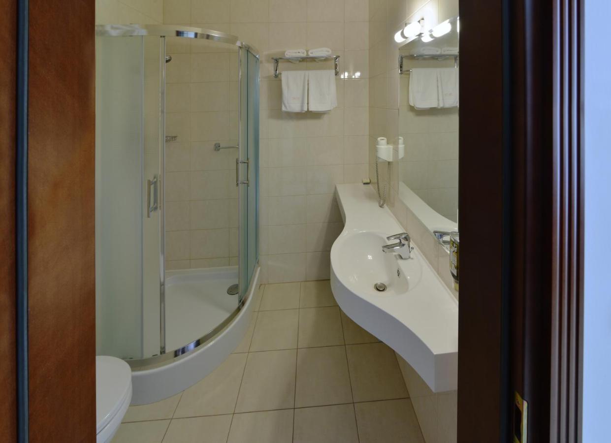 Hotel Ulubiony 코스트신 외부 사진
